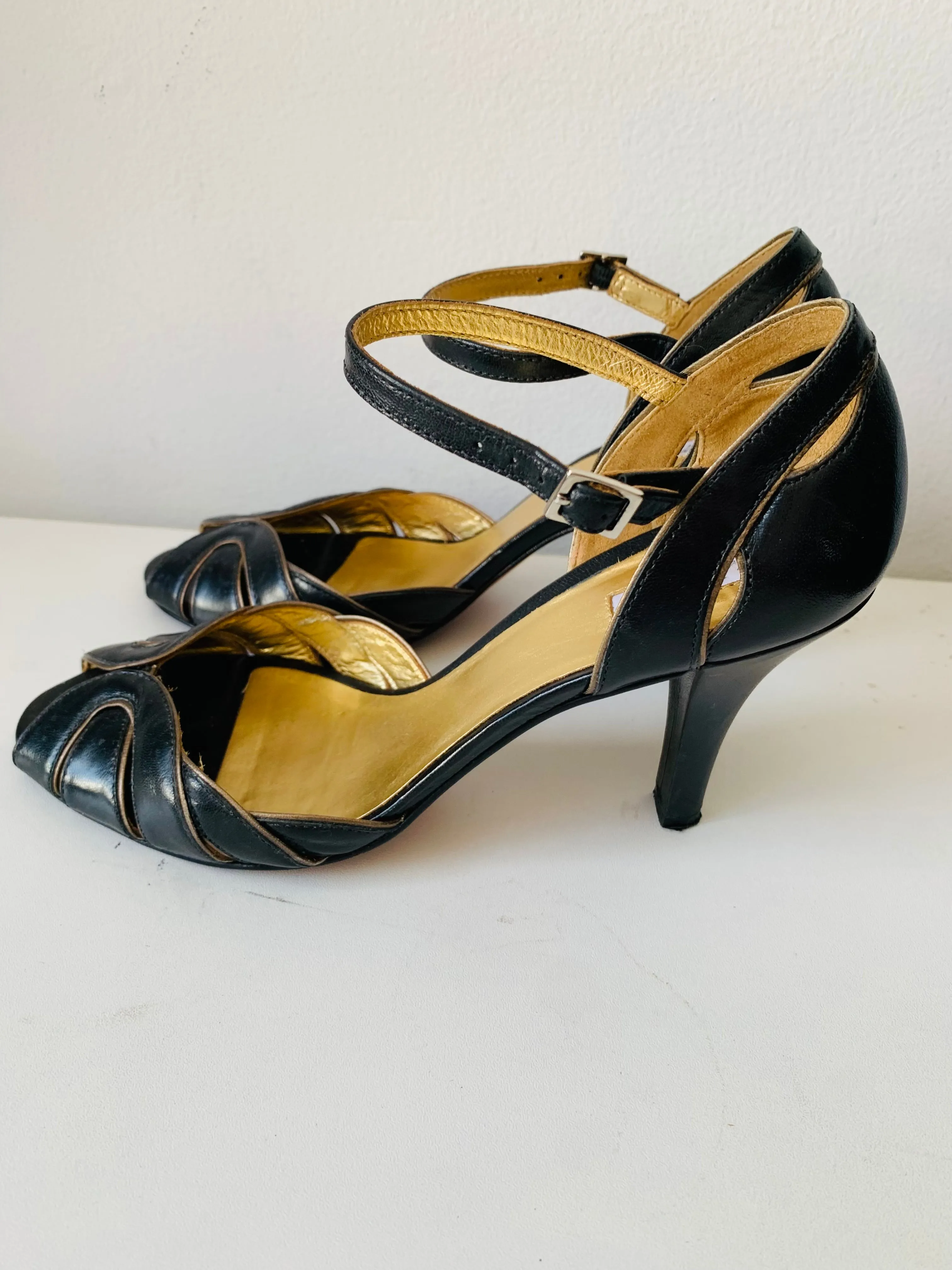 Vintage Marshall Fields Black Leather Peep Toe Pump Size 8