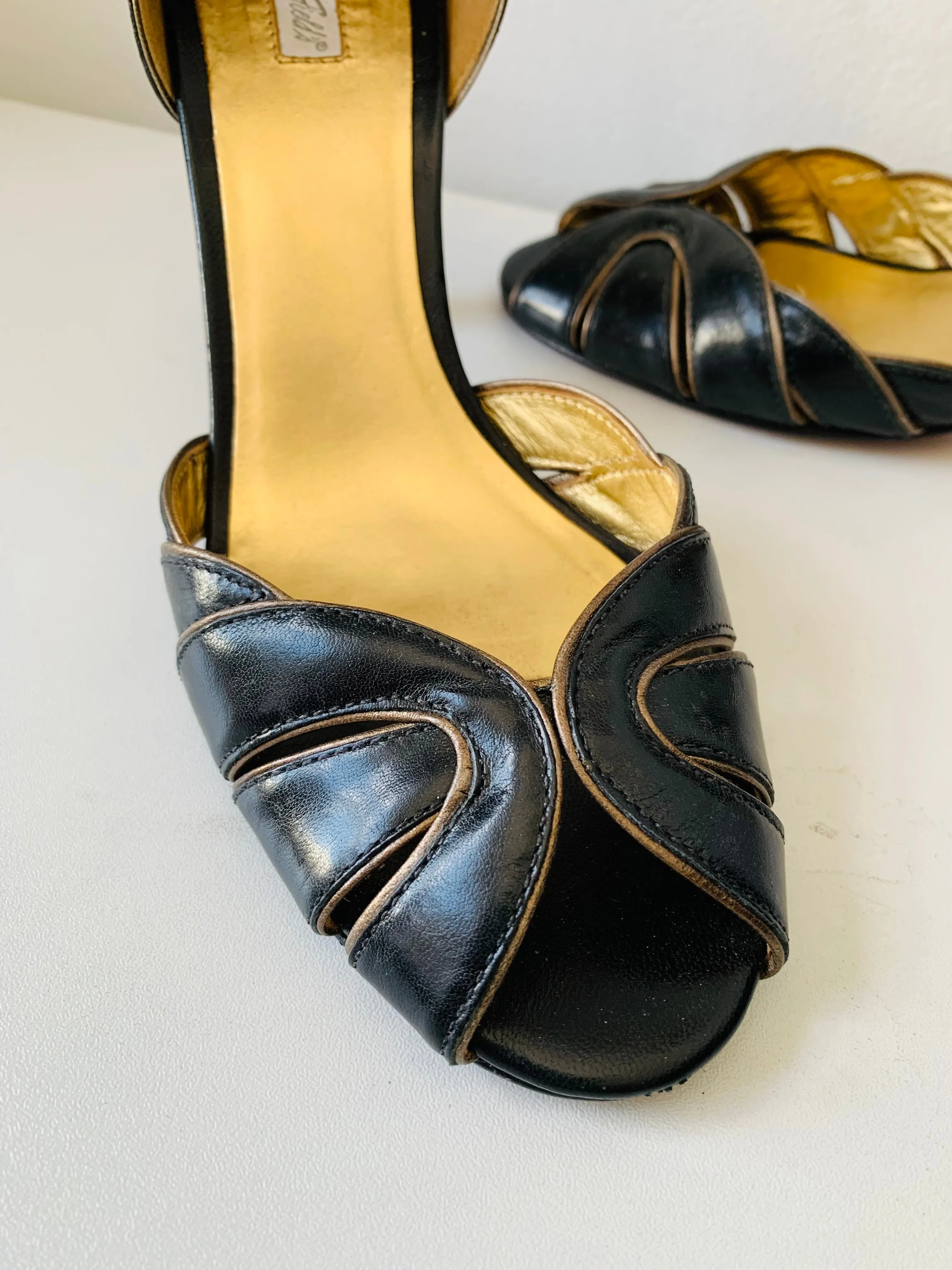 Vintage Marshall Fields Black Leather Peep Toe Pump Size 8